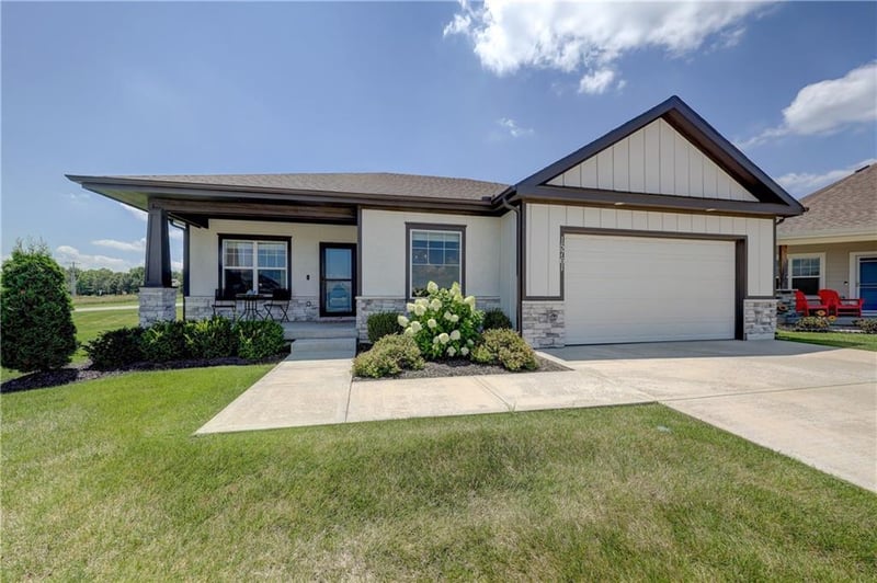15761 Sheridan Pl, Basehor, KS 66007