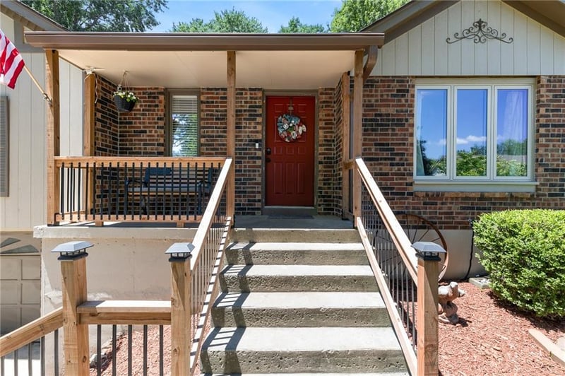 2209 10th St, Blue Springs, MO 64015