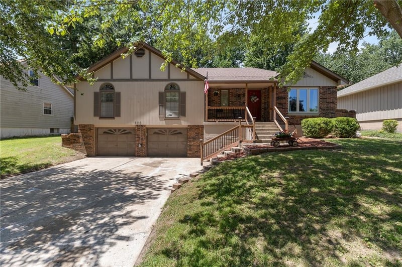 2209 10th St, Blue Springs, MO 64015