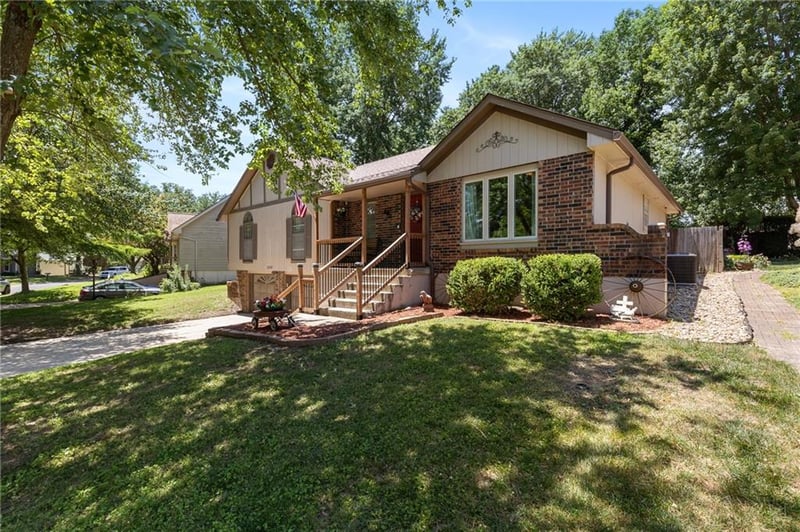 2209 10th St, Blue Springs, MO 64015