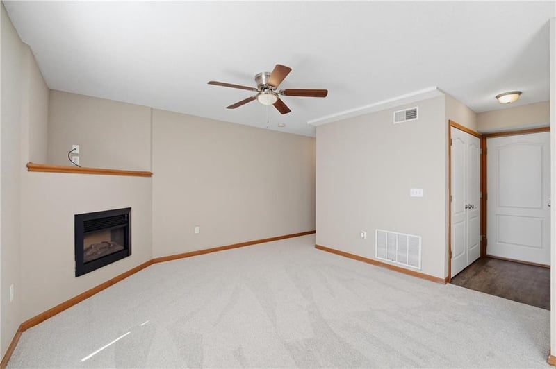 1631 Garrett Dr, Blue Springs, MO 64015