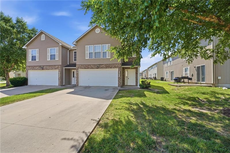 1631 Garrett Dr, Blue Springs, MO 64015
