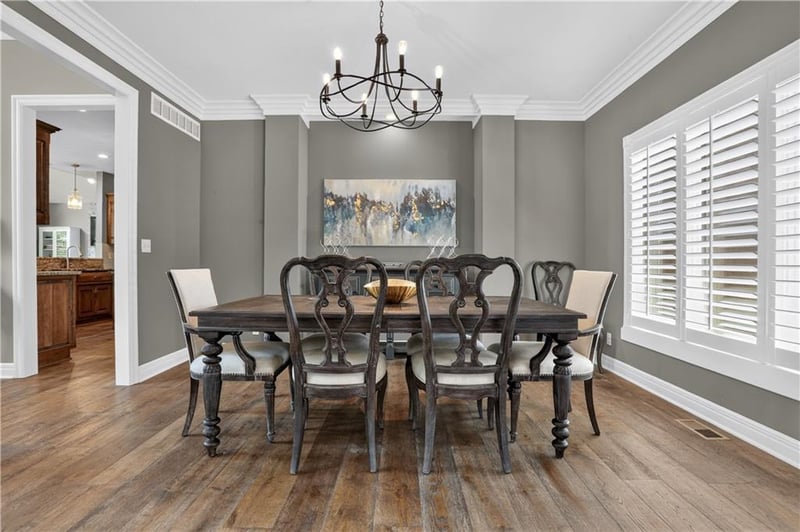 8101 Park View Dr, Parkville, MO 64152