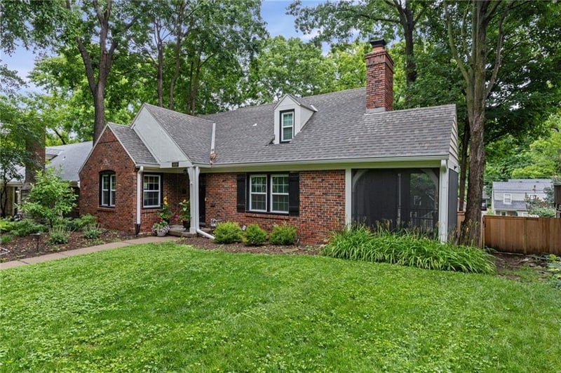 6839 Locust St, Kansas City, MO 64131