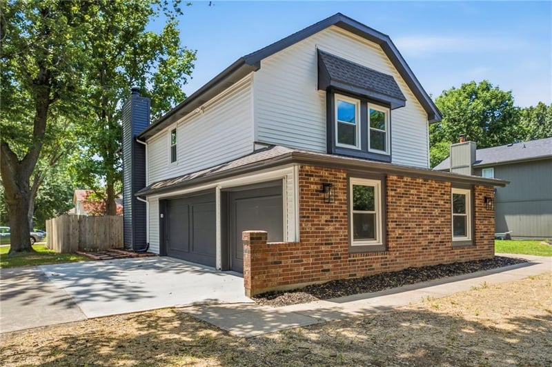 15529 146th St, Olathe, KS 66062
