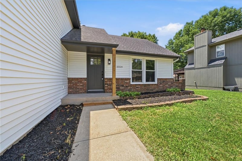 15529 146th St, Olathe, KS 66062