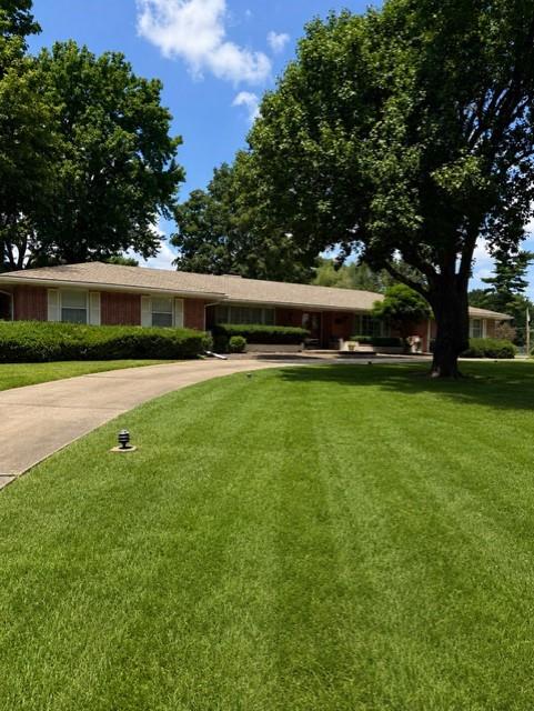 10120 Wenonga Ln, Leawood, KS 66206