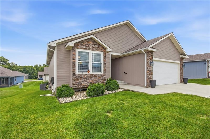 1819 Keenan St, Independence, MO 64058