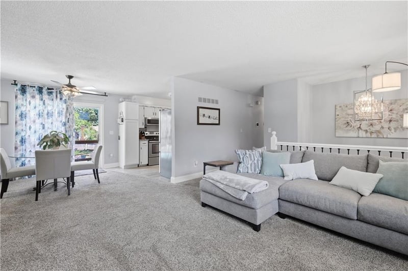 417 Parkwood Dr, Blue Springs, MO 64014