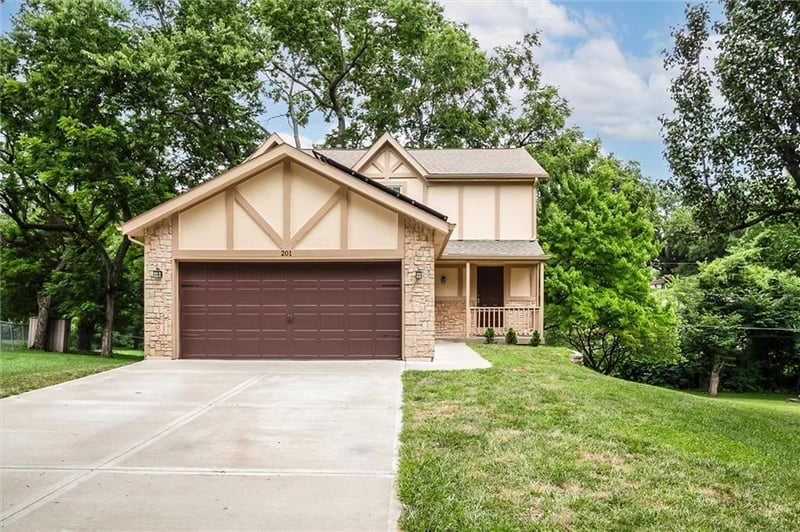201 79th Ter, Kansas City, MO 64118