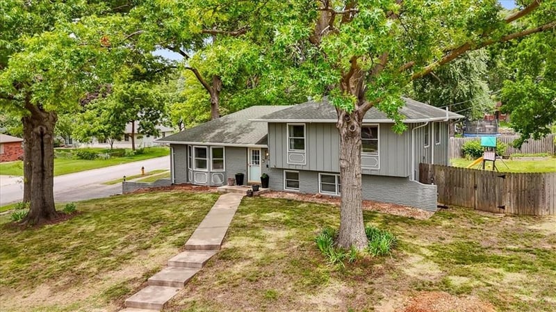 11614 Mcanany Dr, Shawnee Mission, KS 66203