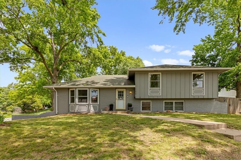 11614 Mcanany Dr, Shawnee Mission, KS 66203