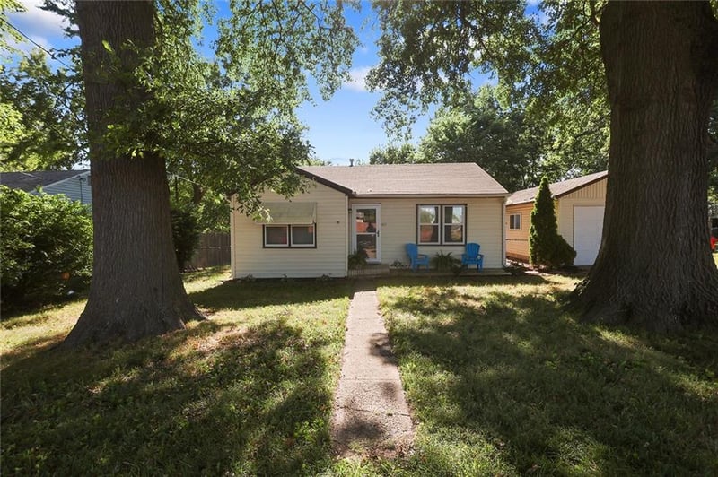 17 Hostetter St, Buckner, MO 64016