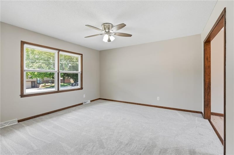 2309 17th St, Leavenworth, KS 66048