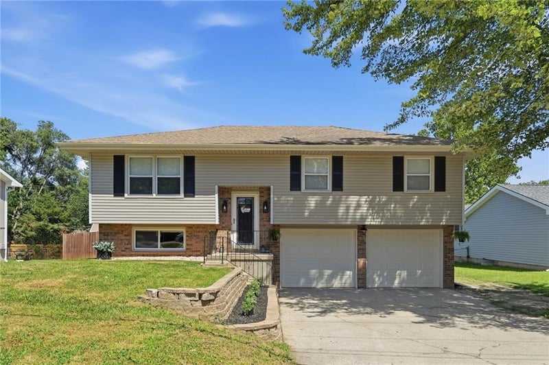 2309 17th St, Leavenworth, KS 66048