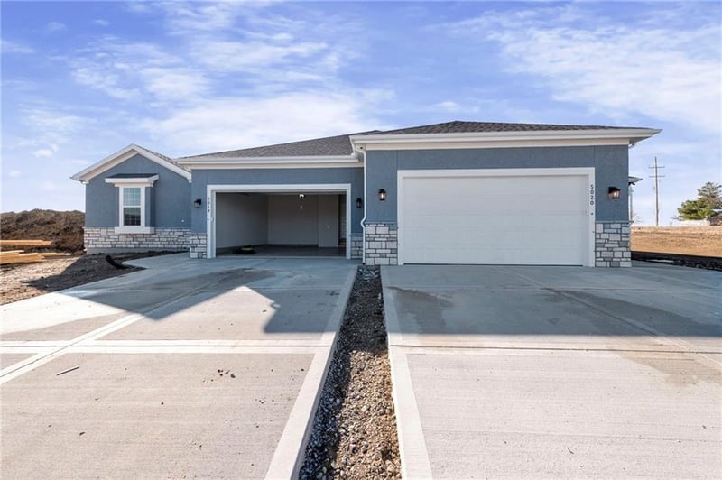 14655 Amanda Ln, Basehor, KS 66007