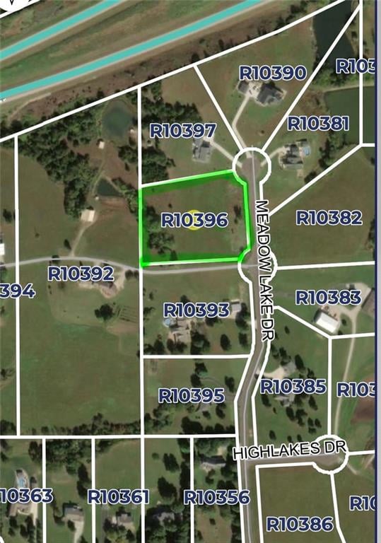 2448 Meadow Lake Dr, Ottawa, KS 66067