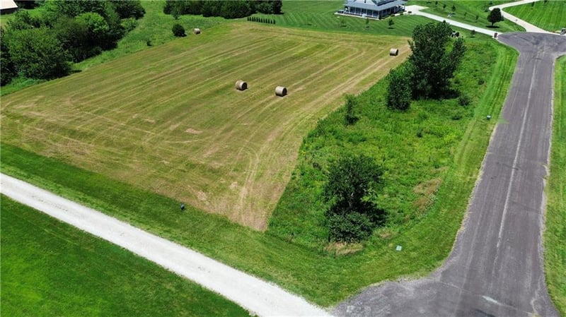 2448 Meadow Lake Dr, Ottawa, KS 66067