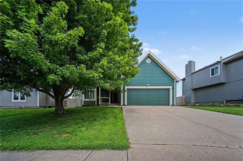 304 Shannon Ave, Smithville, MO 64089