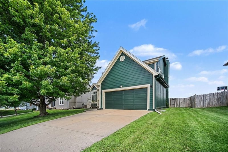304 Shannon Ave, Smithville, MO 64089
