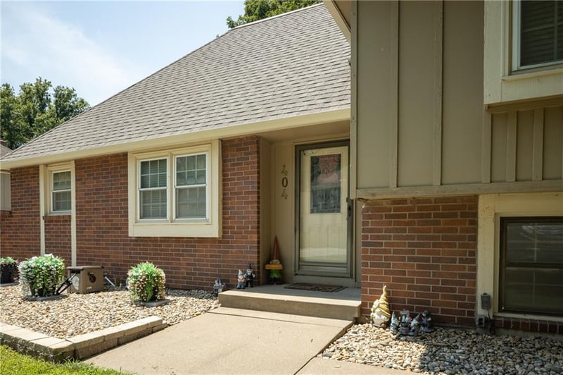 404 S Sunset Ln, Raymore, MO 64083
