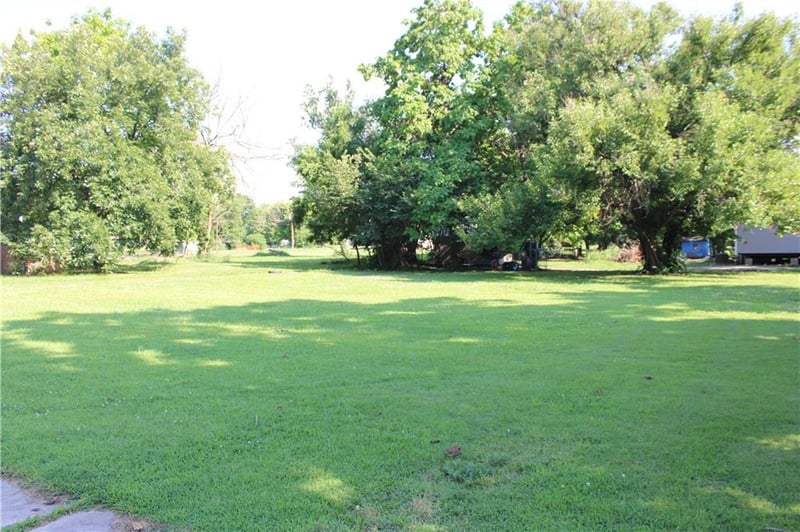 S Oak St, Mulberry, KS 66756