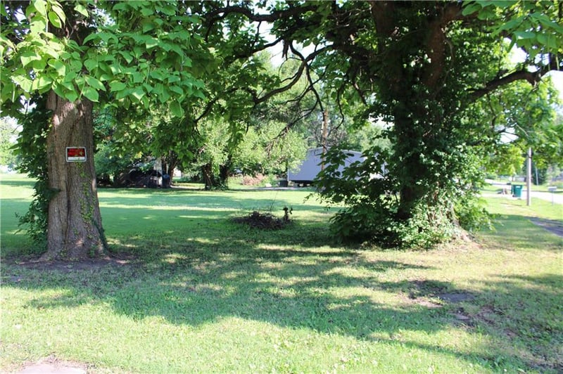 S Oak St, Mulberry, KS 66756