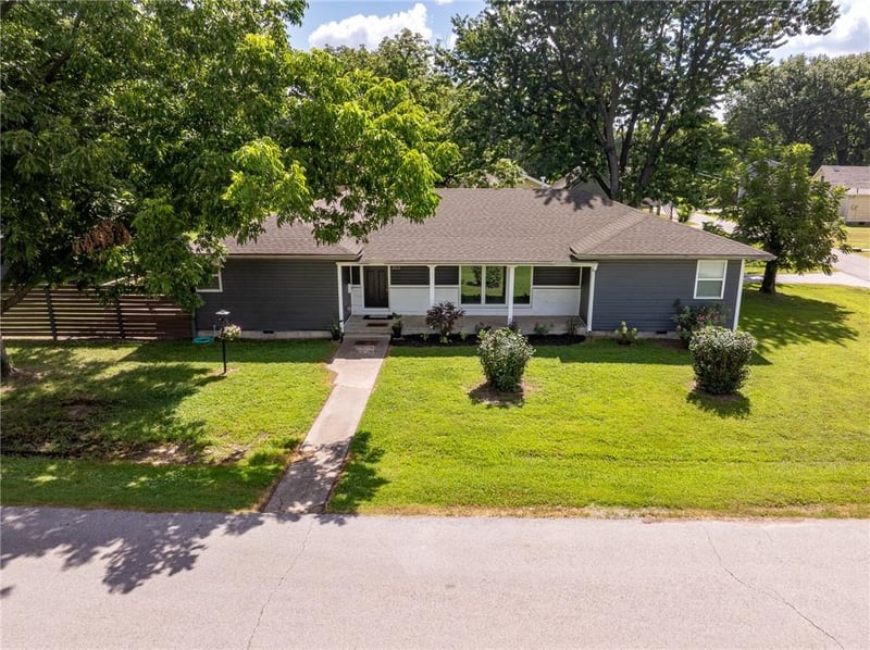 303 Jefferson St, Frontenac, KS 66763