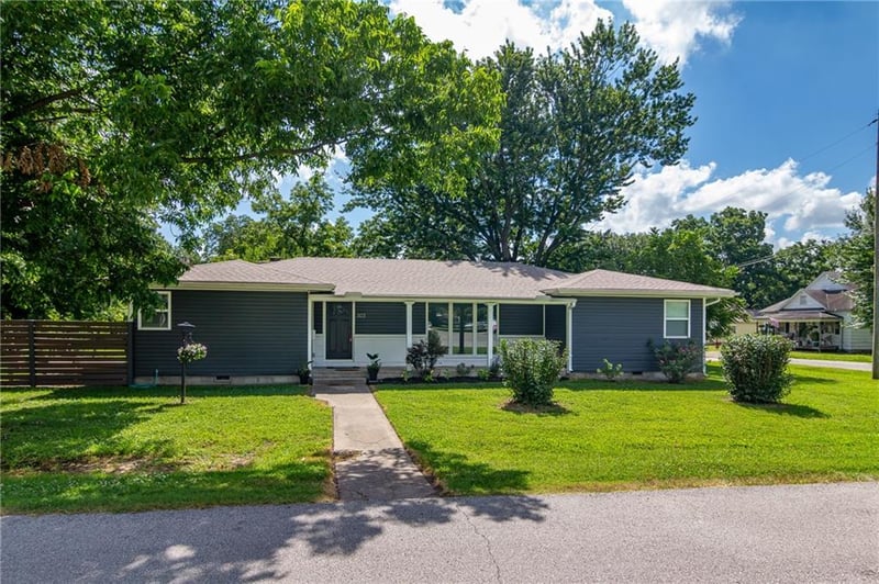 303 Jefferson St, Frontenac, KS 66763