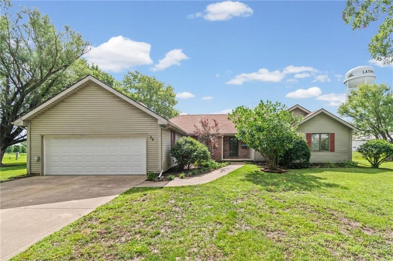 36 Hubbard Pl, Lathrop, MO 64465