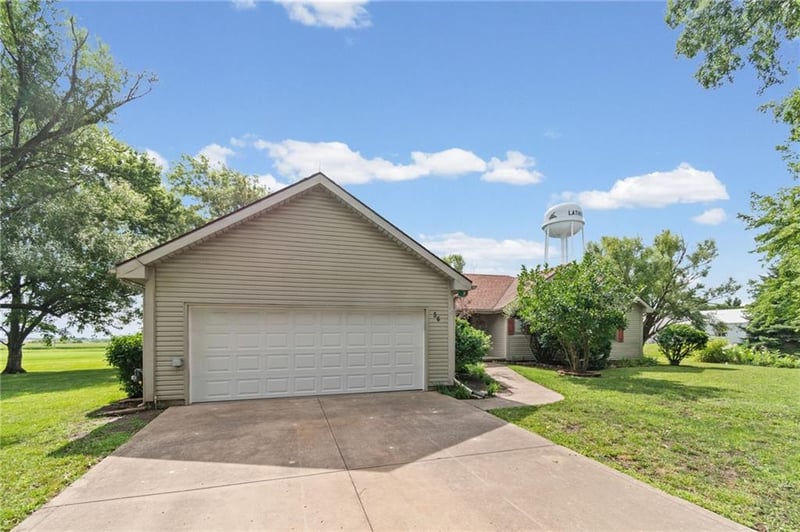36 Hubbard Pl, Lathrop, MO 64465