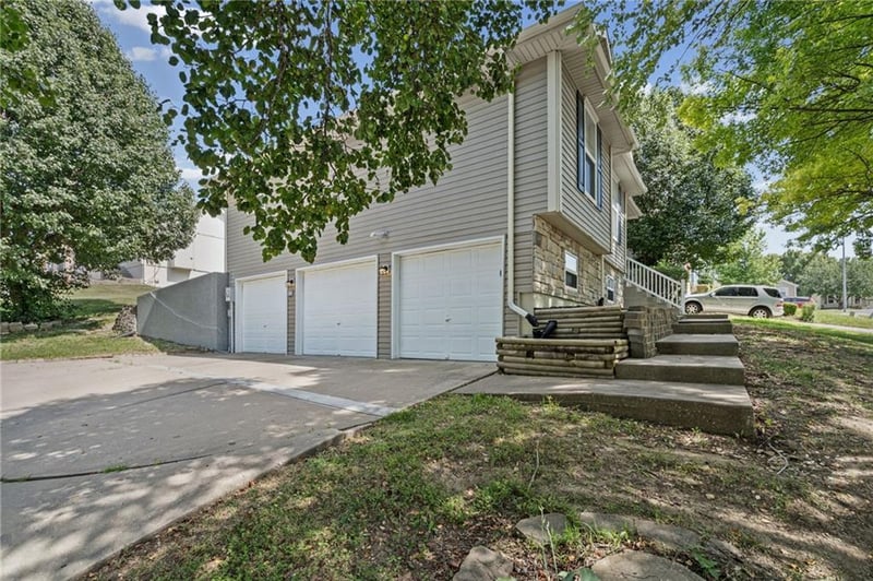 6315 Quincy Ave, Kansas City, MO 64119