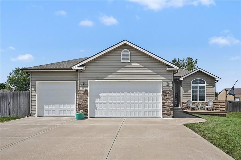 8578 208th St, Trimble, MO 64492
