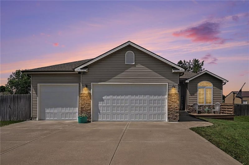 8578 208th St, Trimble, MO 64492