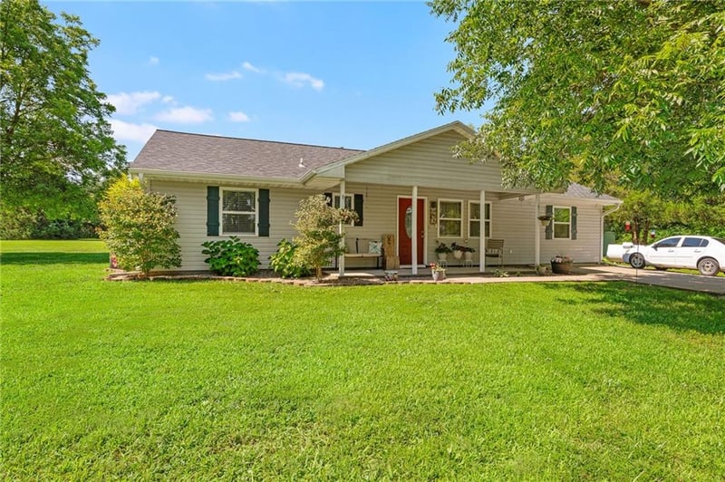 15562 Kaw Rapids Rd, Nevada, MO 64772
