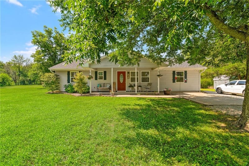 15562 Kaw Rapids Rd, Nevada, MO 64772