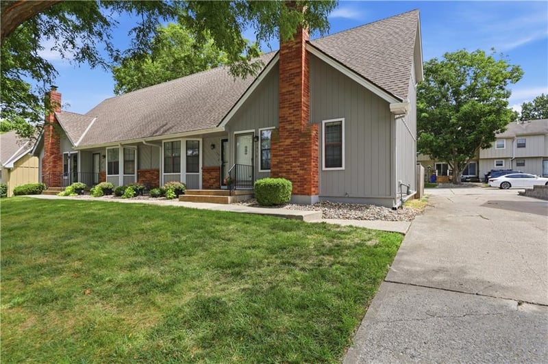 131 Donovan Rd, Lee's Summit, MO 64063