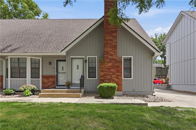 131 Donovan Rd, Lee's Summit, MO 64063