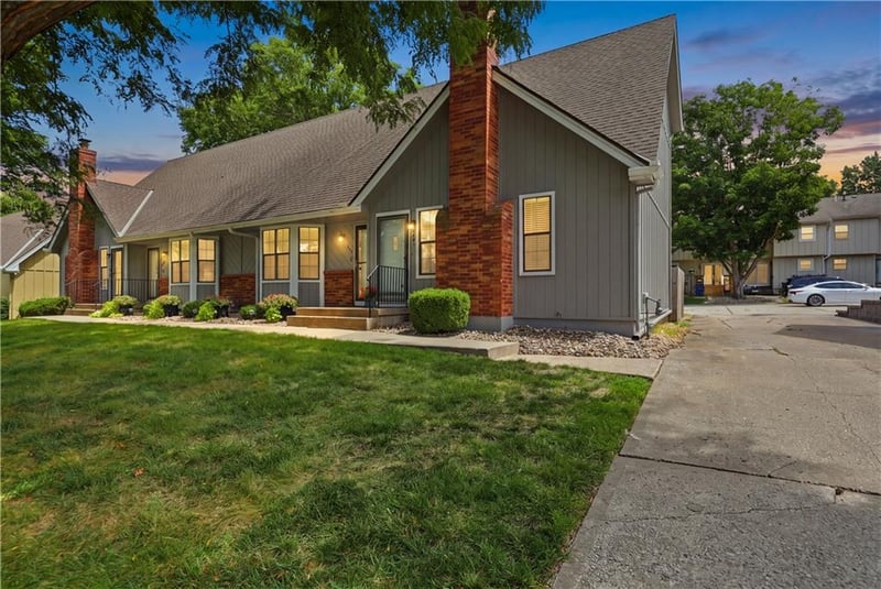 131 Donovan Rd, Lee's Summit, MO 64063