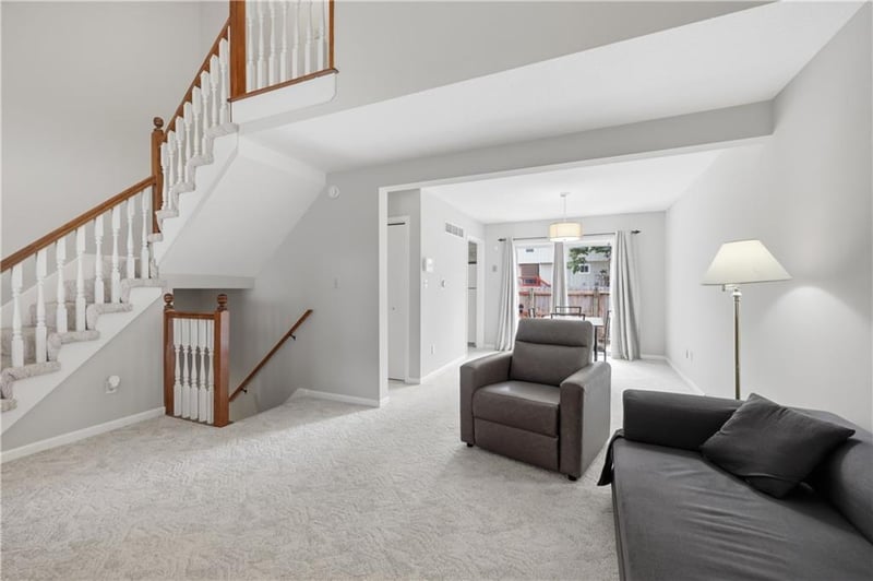 131 SW Donovan Rd, Lee's Summit, MO 64063