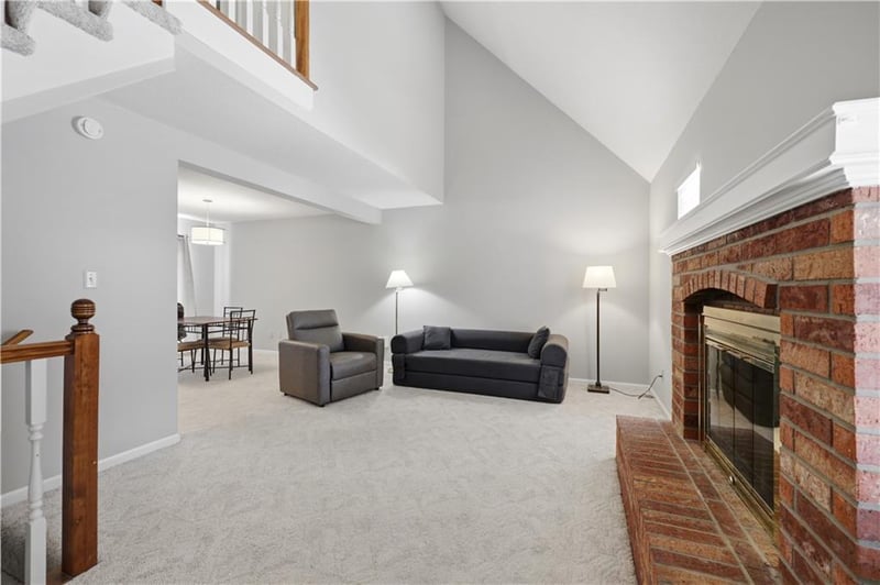 131 Donovan Rd, Lee's Summit, MO 64063