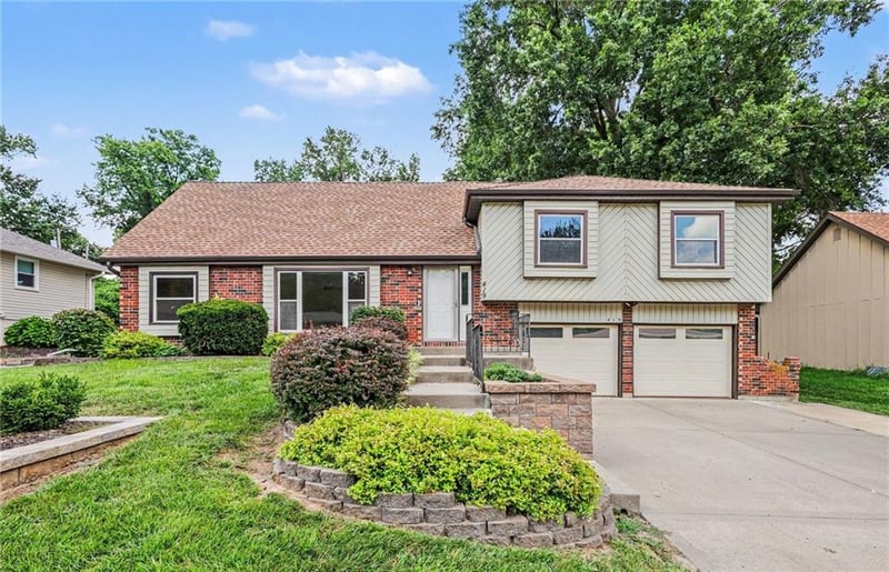 419 Gordon Dr, Liberty, MO 64068