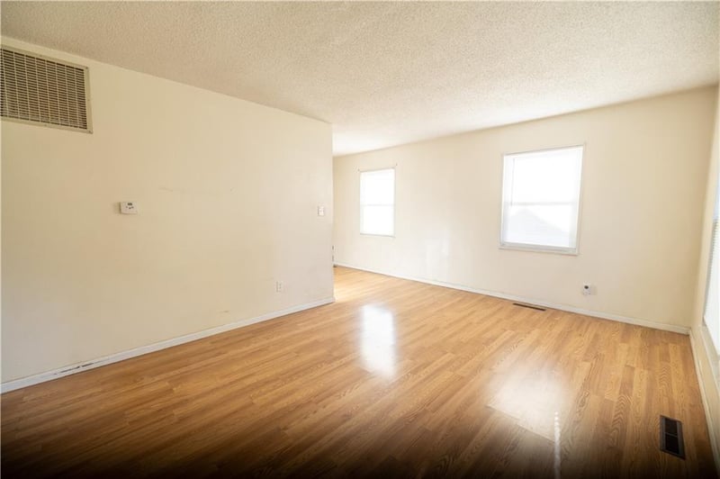 3530 53rd St, Kansas City, MO 64119