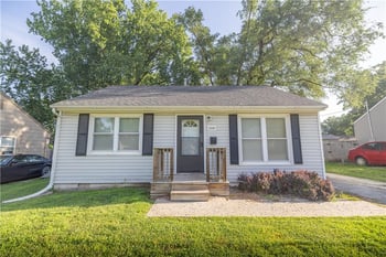 3530 NE 53rd St, Kansas City, MO 64119