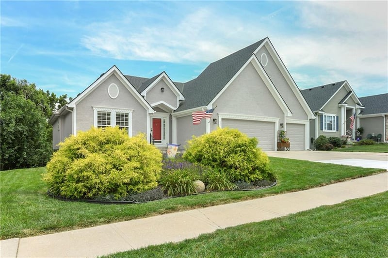 537 Topaz Dr, Lee's Summit, MO 64086