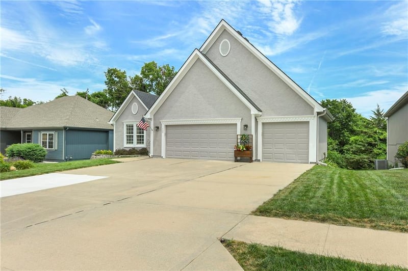 537 Topaz Dr, Lee's Summit, MO 64086