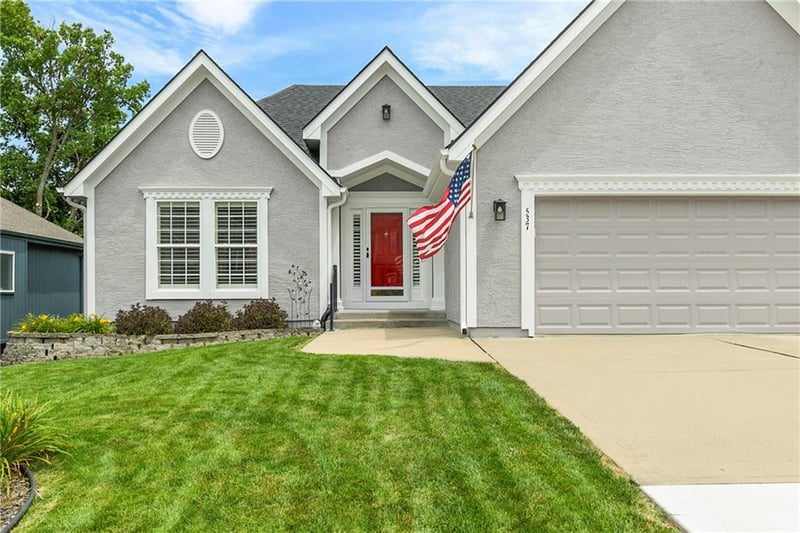 537 Topaz Dr, Lee's Summit, MO 64086
