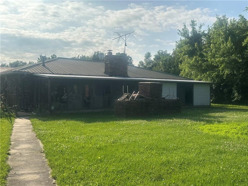 1099 50 Hw, Knob Noster, MO 65336