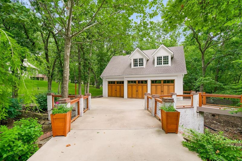 6215 Arapahoe St, Shawnee, KS 66226