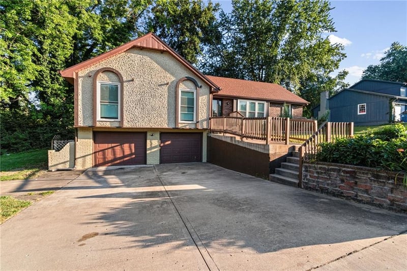 403 Kingsley Ave, Liberty, MO 64068